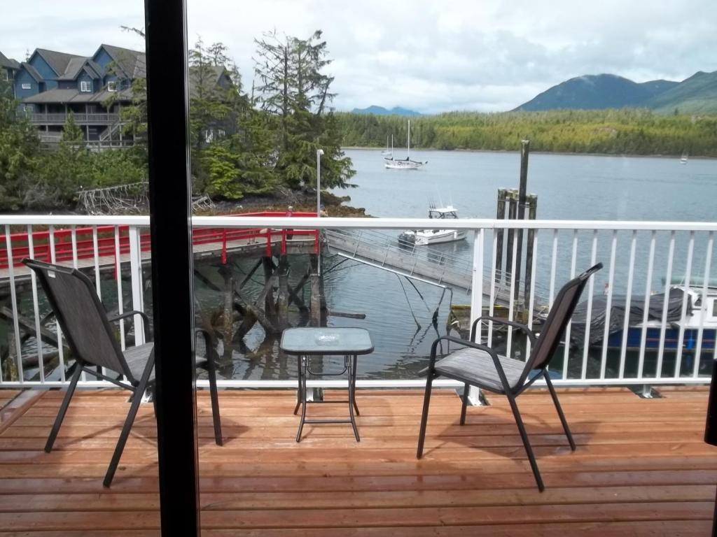 Bayshore Waterfront Inn Ucluelet Esterno foto