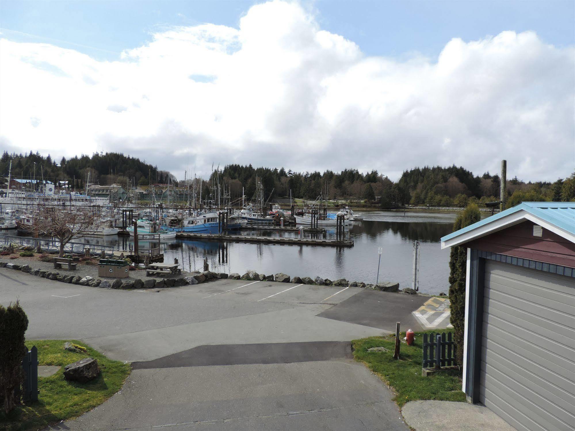 Bayshore Waterfront Inn Ucluelet Esterno foto