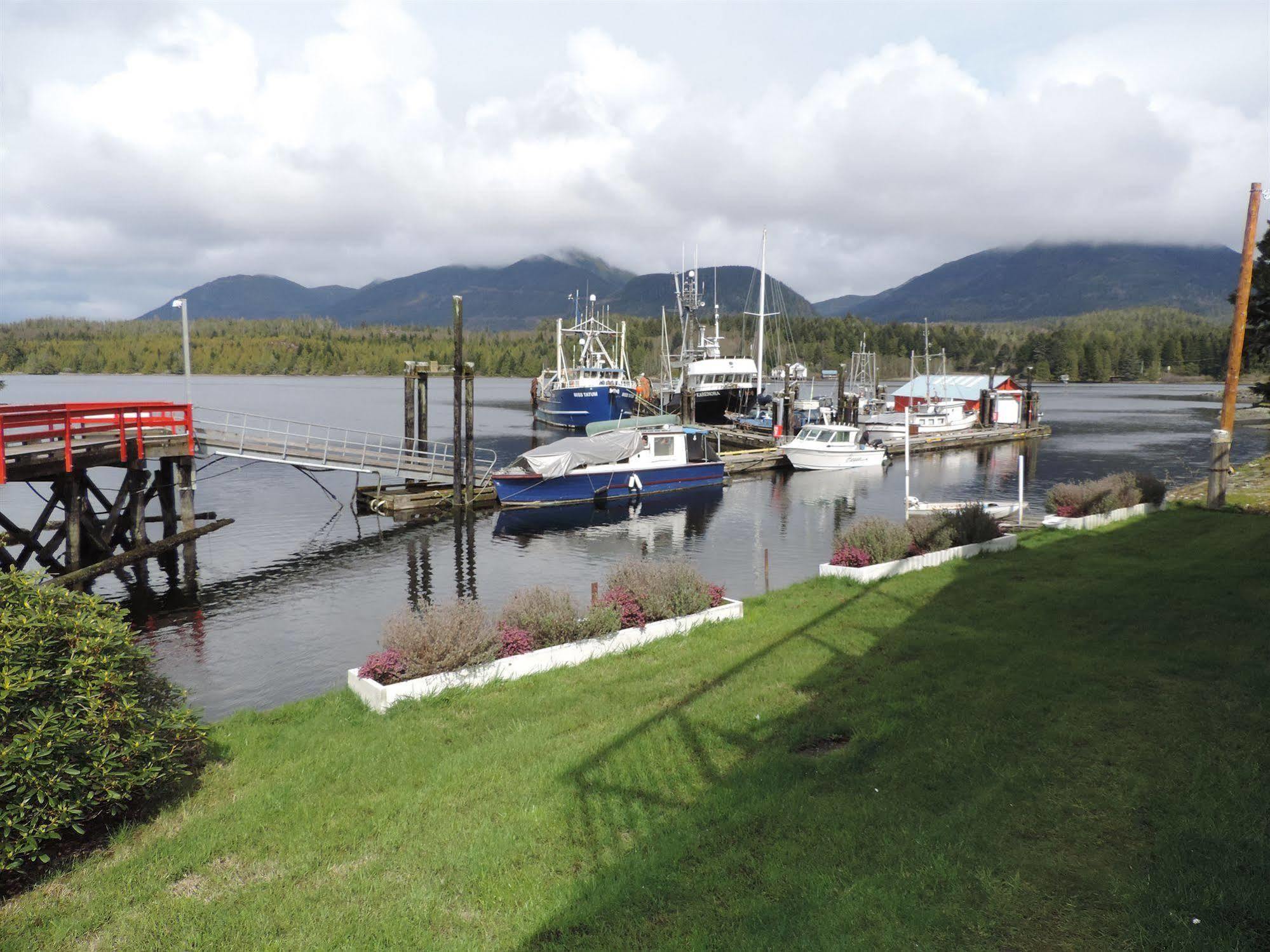 Bayshore Waterfront Inn Ucluelet Esterno foto